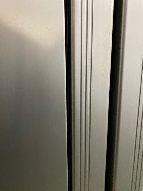 porta ascensore pulita