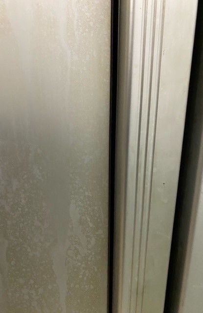 porta ascensore sporca