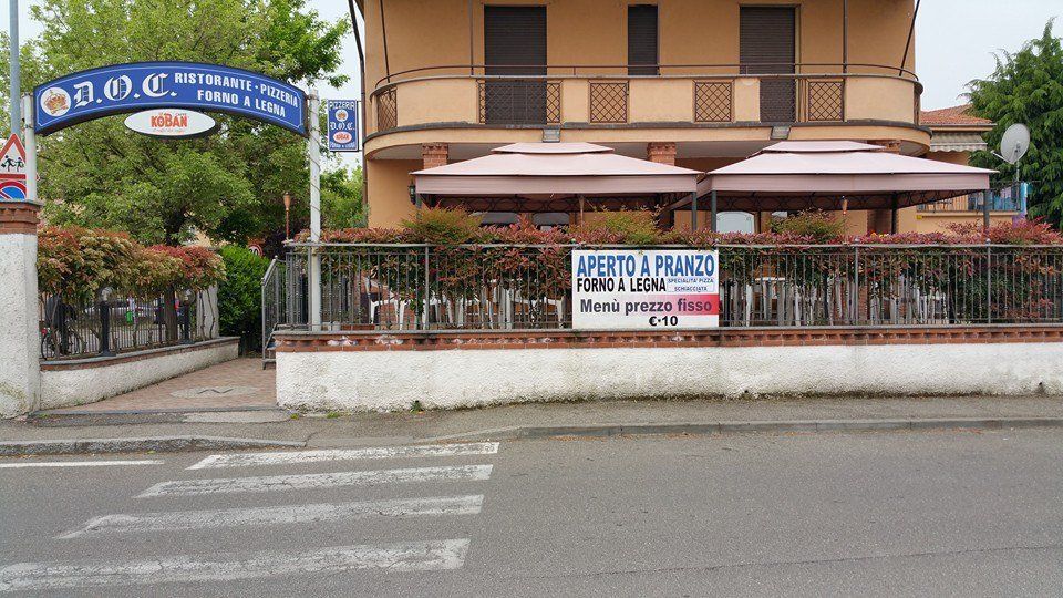 Esterno del ristorante affacciato sulla strada