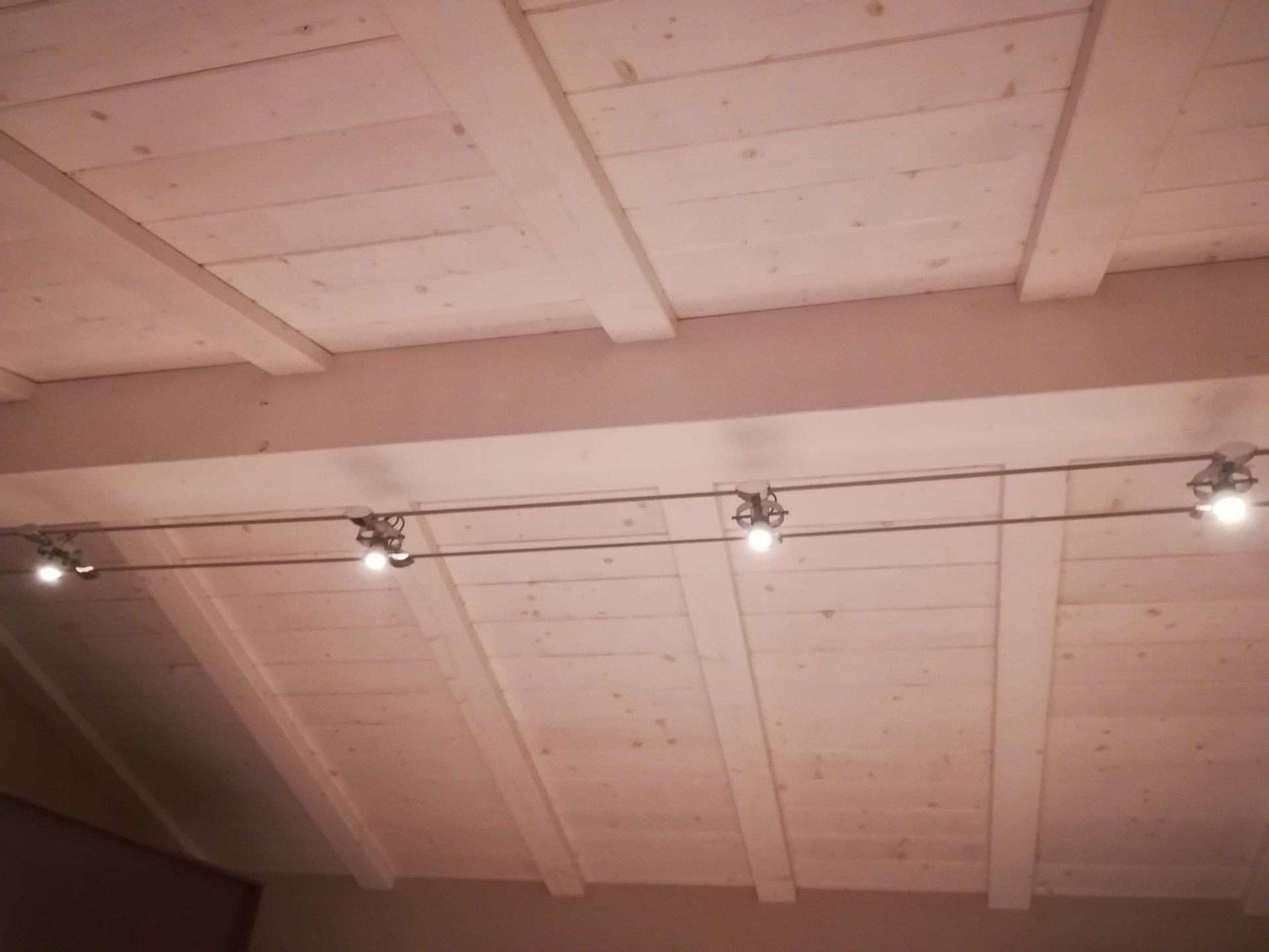Soffitto in legno pregiato
