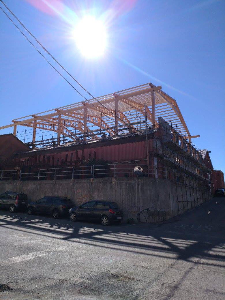 Tettoia in legno per azienda