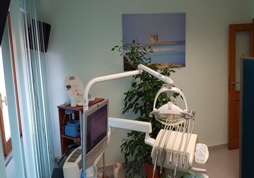 attrezzatura completa presso lo studio dentistico del Dr. Secchi Alessandro