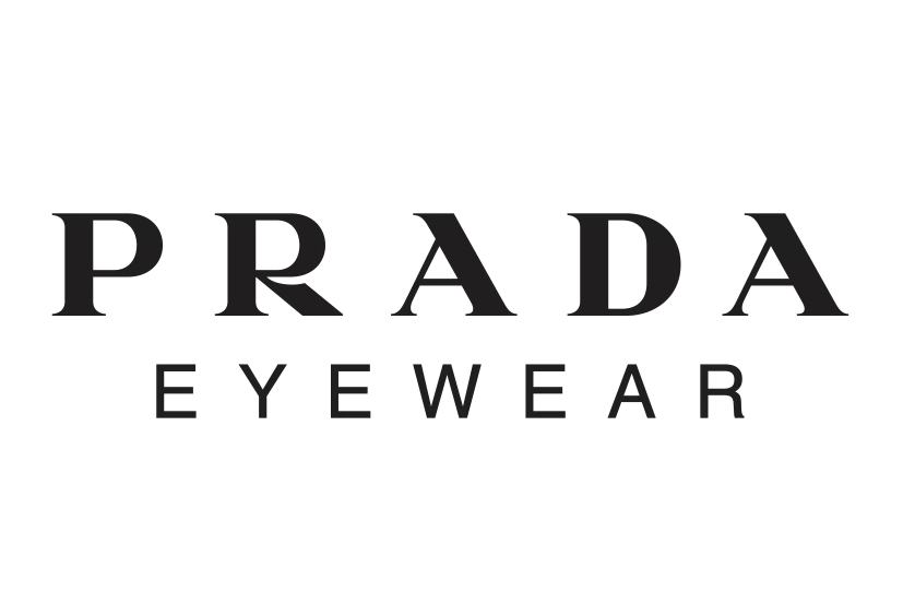 Il logo degli occhiali Prada è in bianco e nero su sfondo bianco.