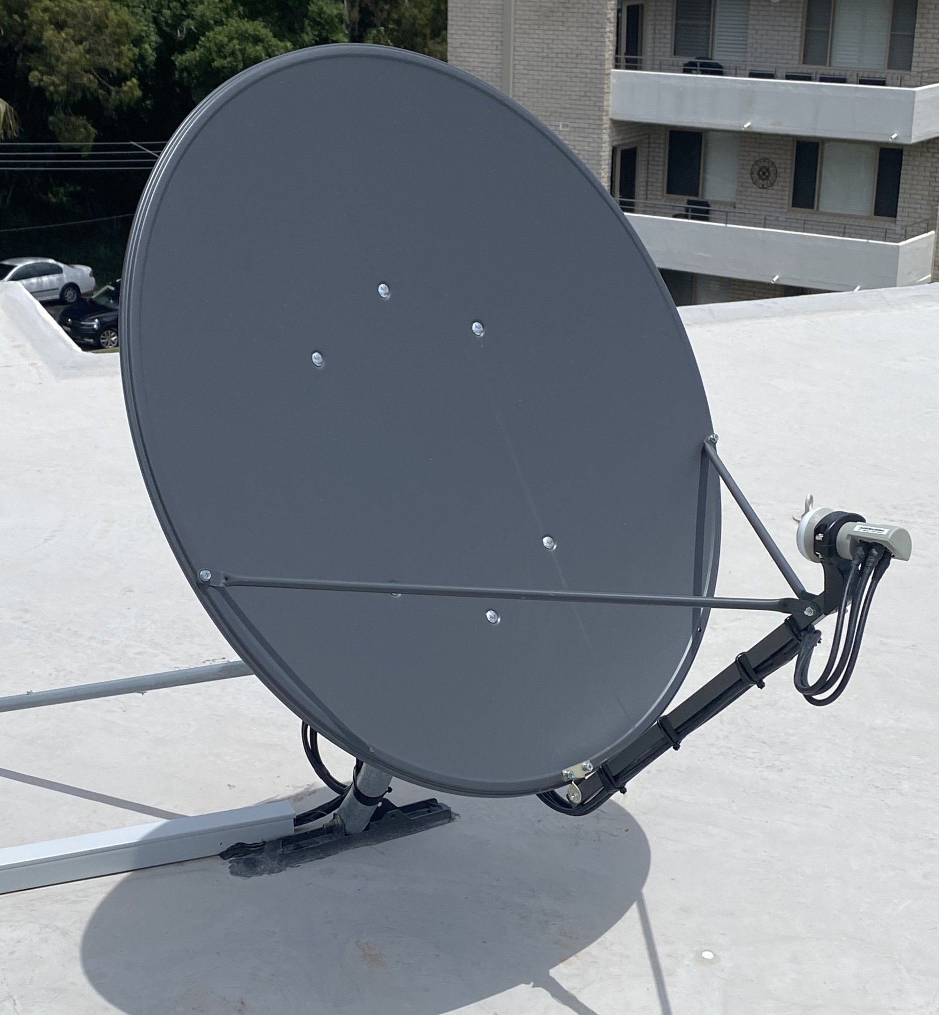 Satellite Vast installed on roof
