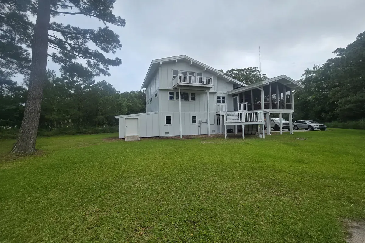 Three story balcony with composite decking and pvc railings