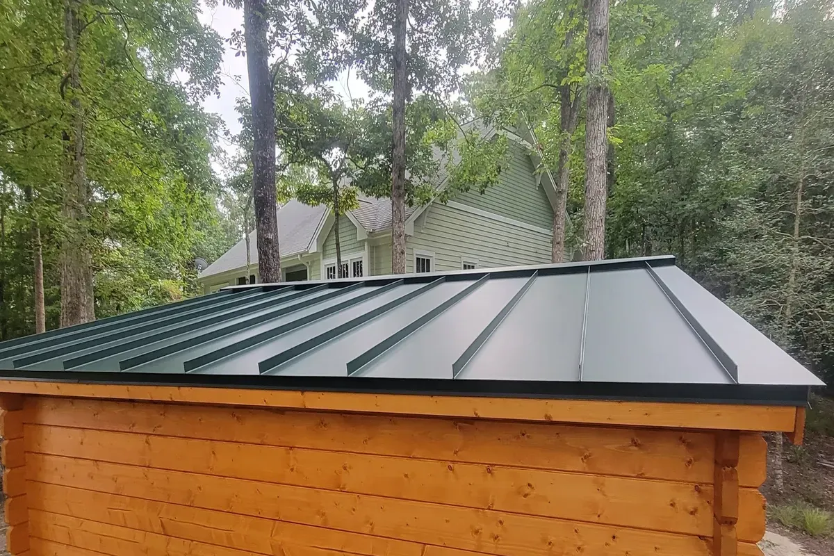  Green double-lock standing seam metal roof installed in Hampstead NC with precise seams, concealed fasteners, and custom-bent trim.
