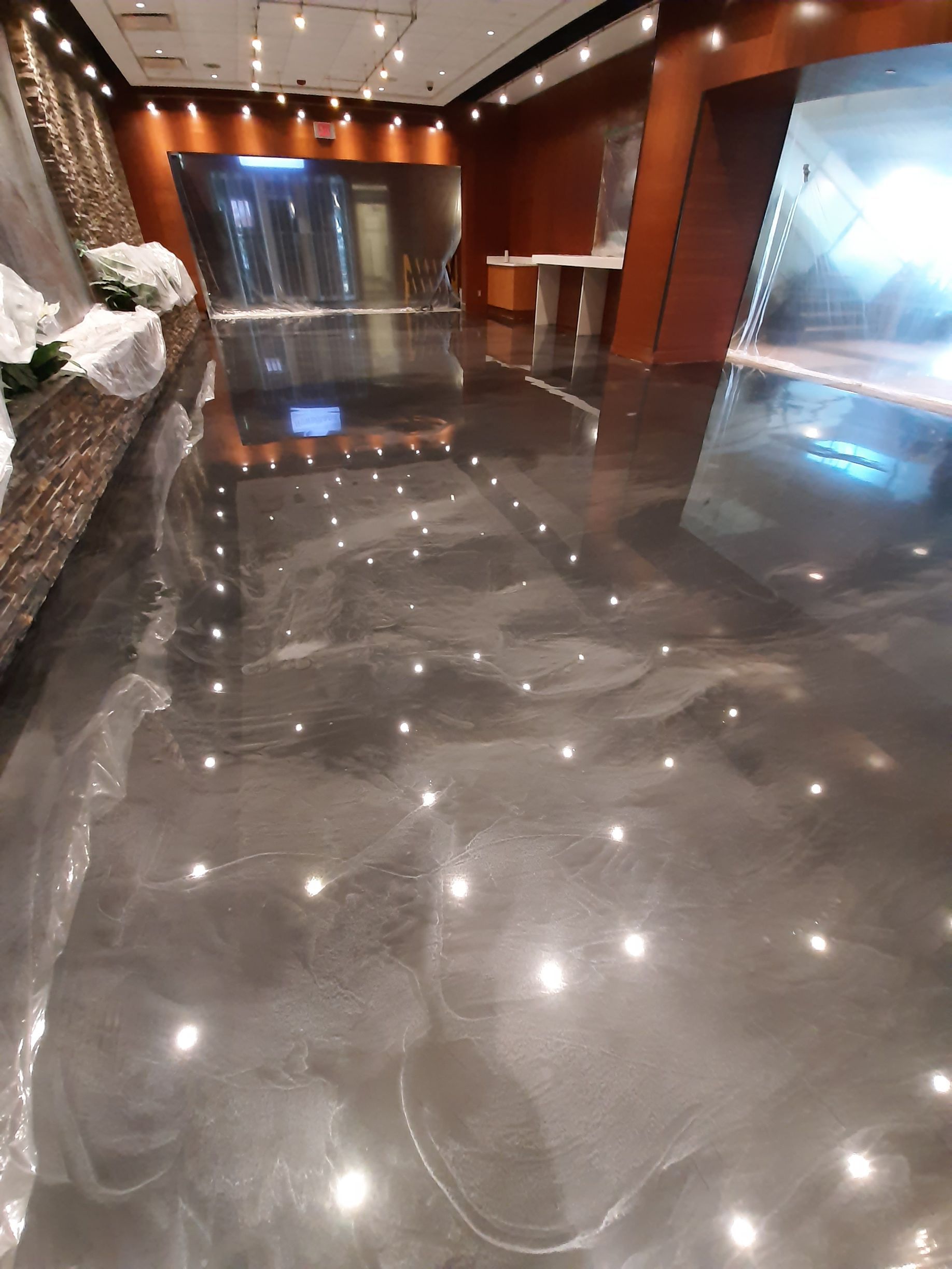 Un sol brillant avec beaucoup de lumières dessus