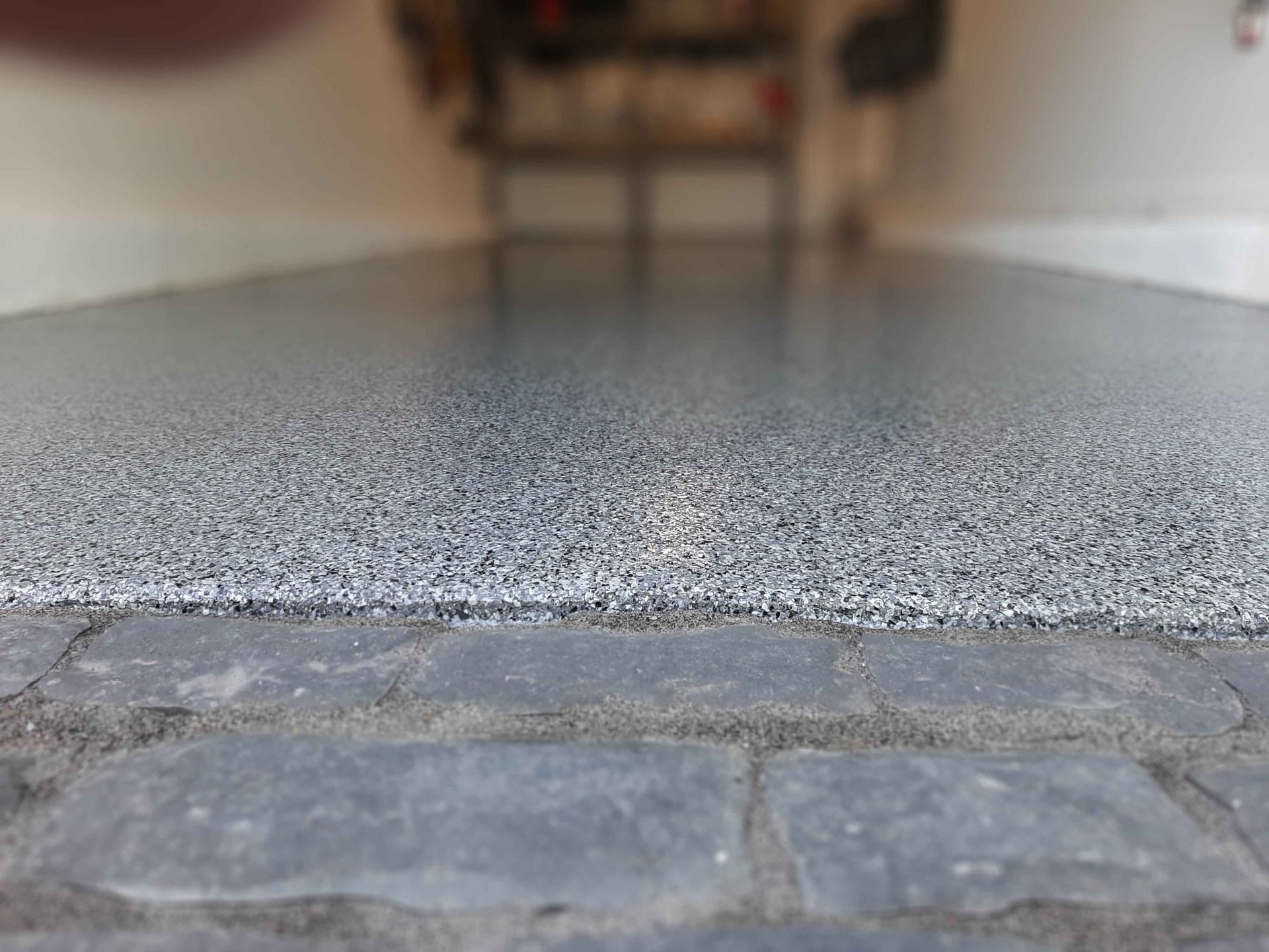 Un gros plan d'un sol en epoxy