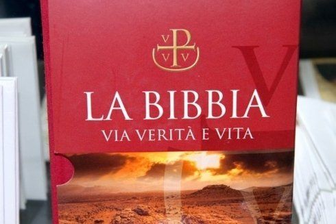 A red book titled la bibbia via verita e vita
