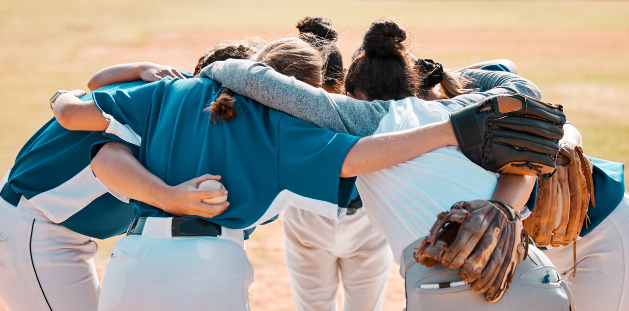 Softball Team Huddle. Plan Your Mid-MO Softball Tournament at Ballparks Central Today!