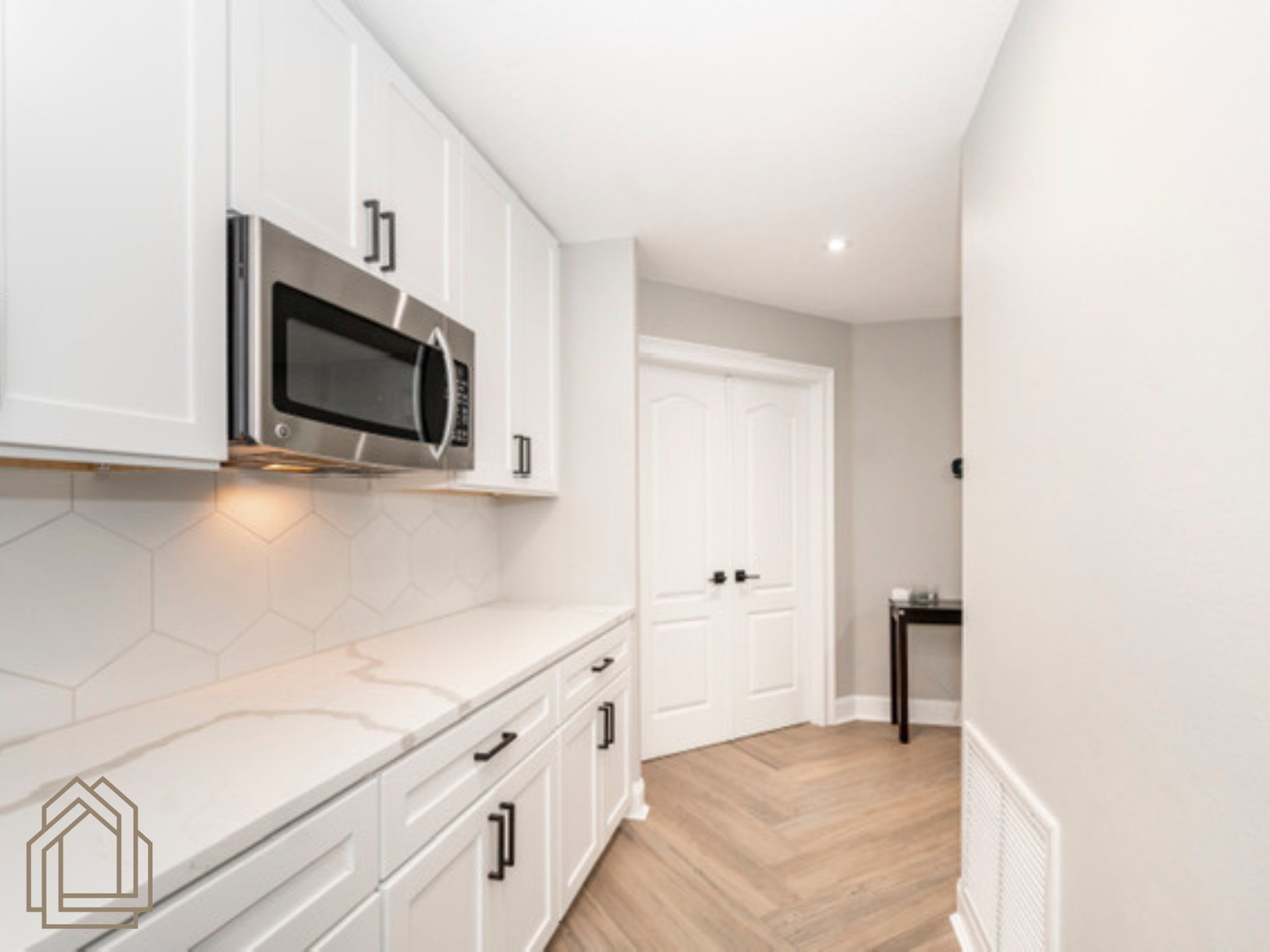 butler pantry cabinets
pantry storage solutions
custom pantry design
built in pantry storage
kitchen organization
custom cabinetry
pantry shelving
storage cabinets
