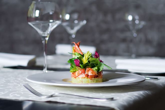antipasto con tartare di pesce