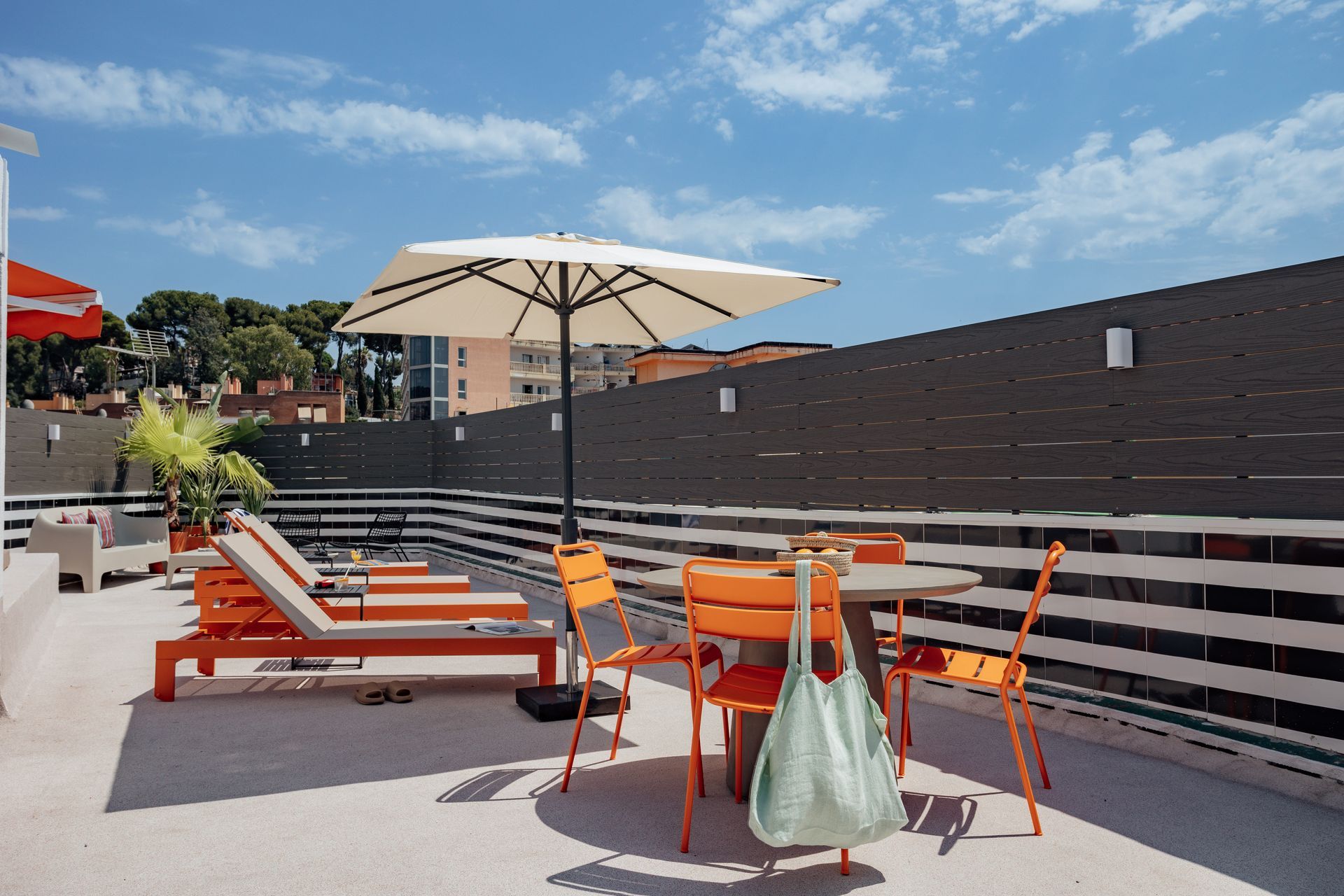 A boat is sitting on a sandy beach near the ocean