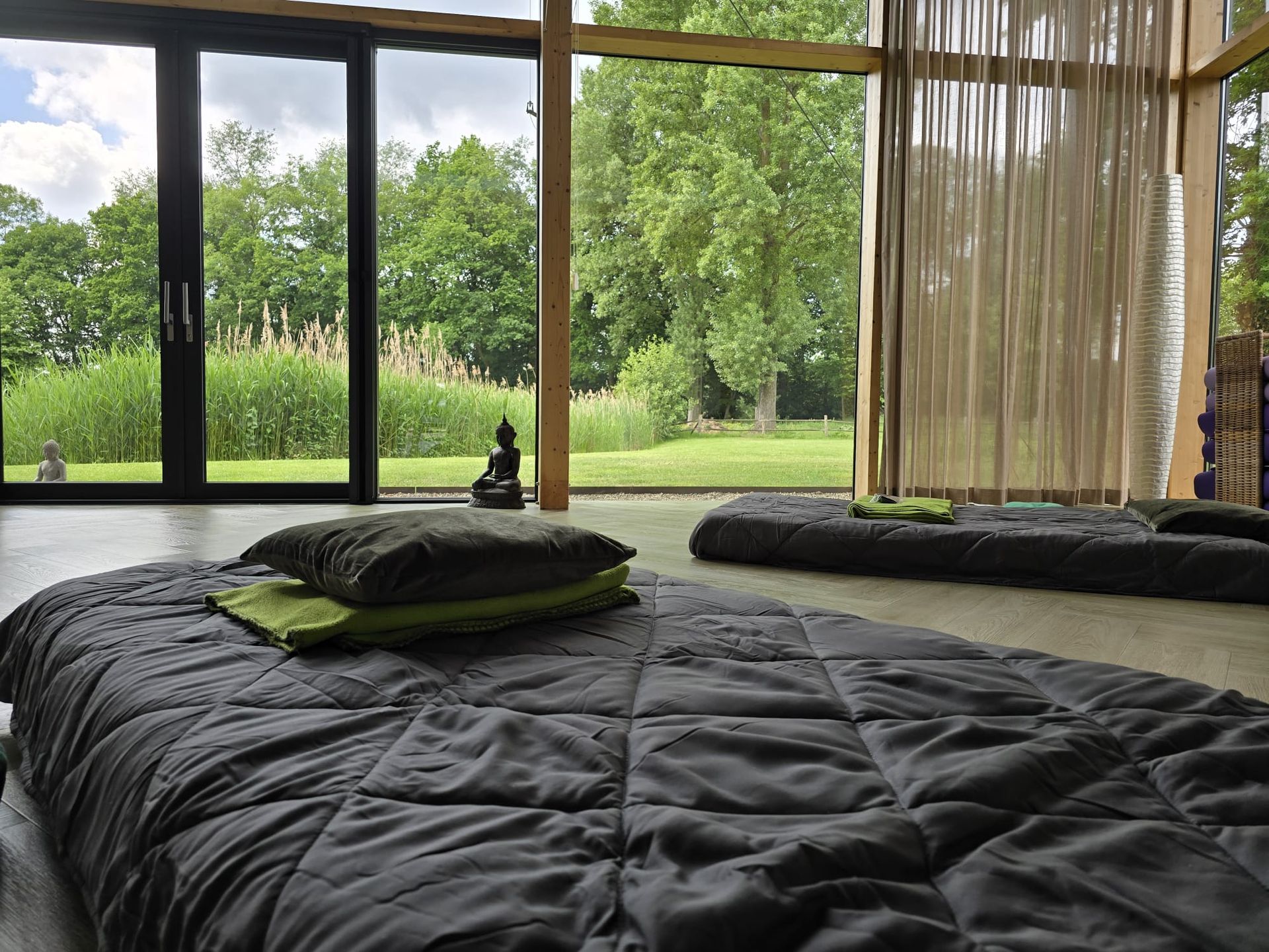 De praktijk van Nancy, hypnotherapeut, psycholoog en facilitator van psychedelische retreats, bevindt zich in gezondheidscentrum Zen Natuurlijk in Schijndel.