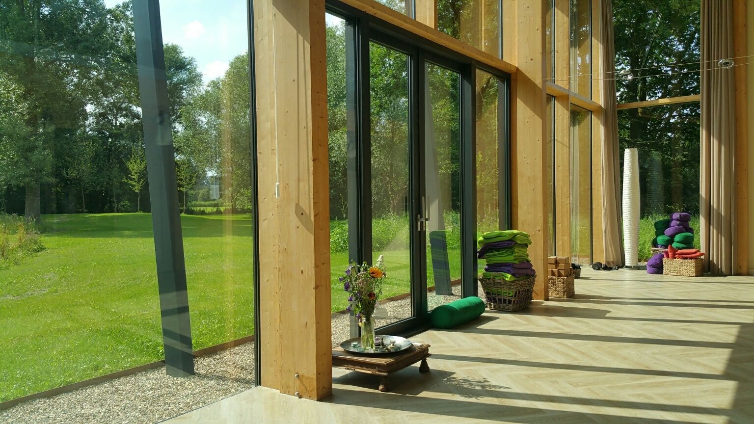 De praktijk van Nancy, hypnotherapeut, psycholoog en facilitator van psychedelische retreats, bevindt zich in gezondheidscentrum Zen Natuurlijk in Schijndel.