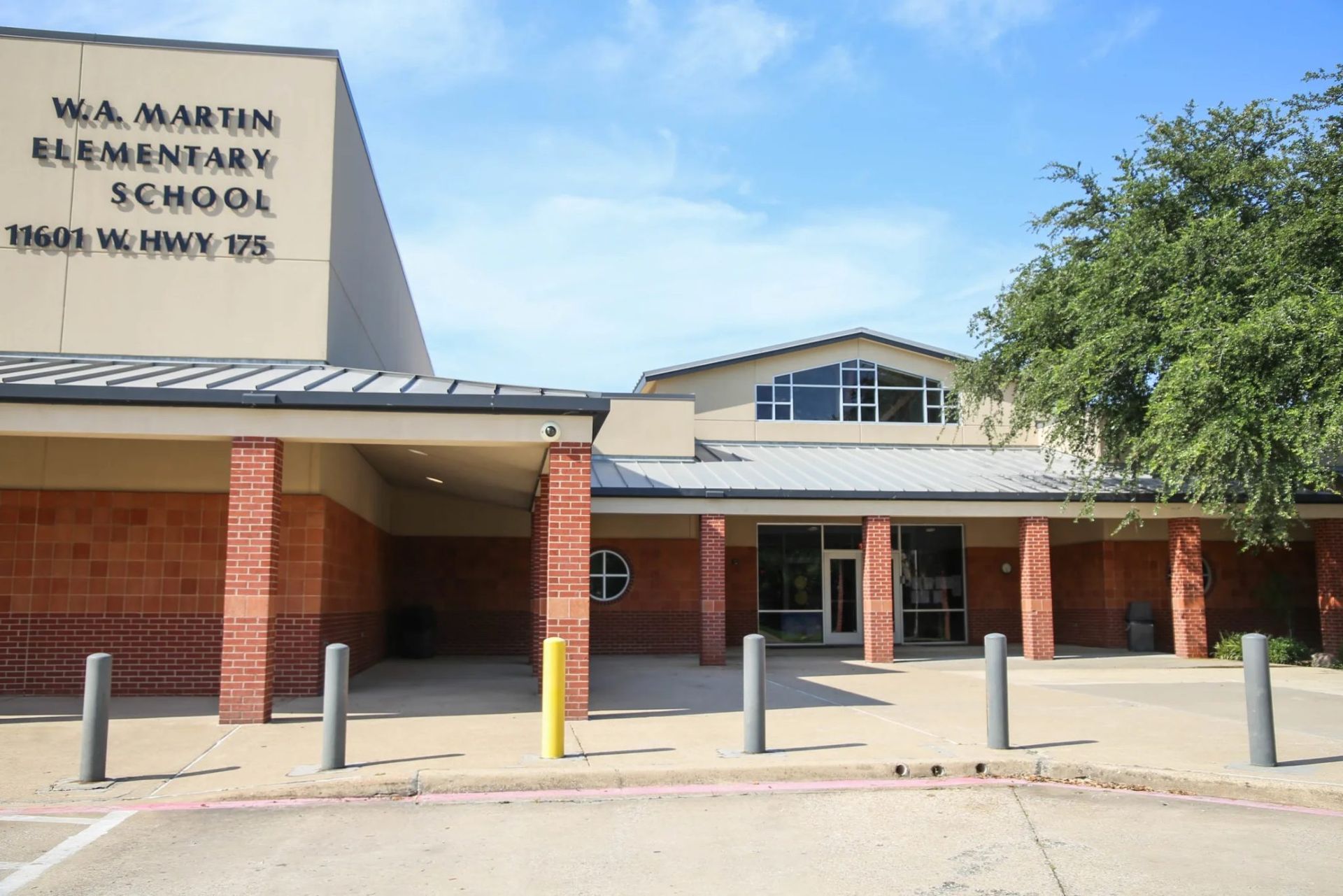 A brick building with a sign that says wa martin elementary school