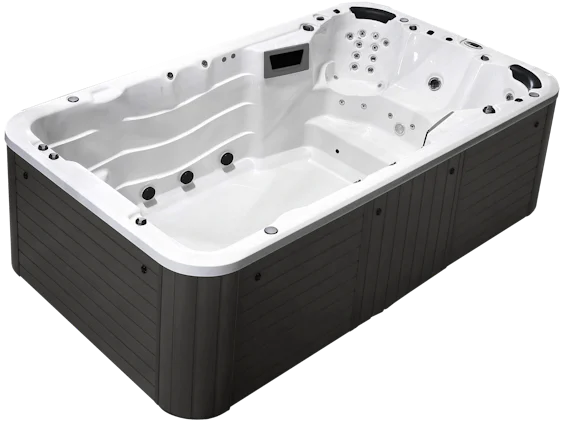 Un spa de nage est posé sur un fond blanc