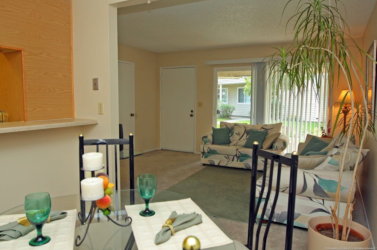 westridge apartment homes living room