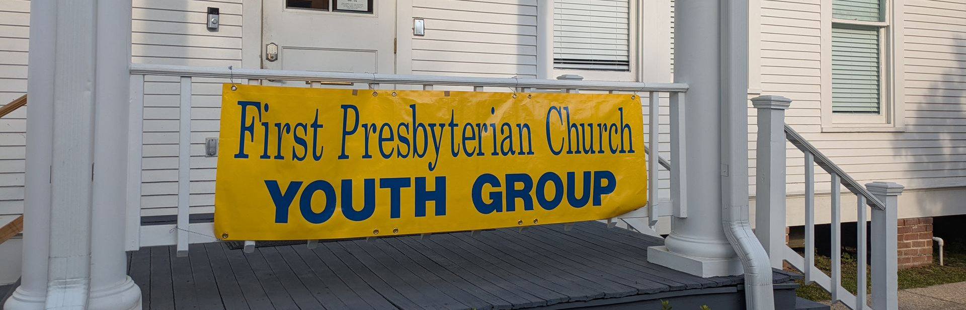 A black and white logo for the first presbyterian church of hammond.