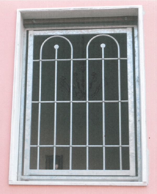 finestra con grata