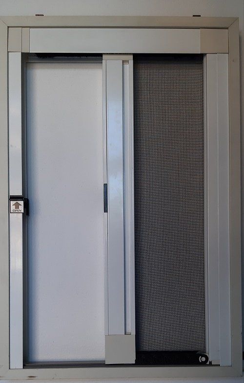 zanzariera scorrevole orizzontalmente