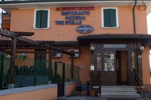 ingresso con giardino estivo