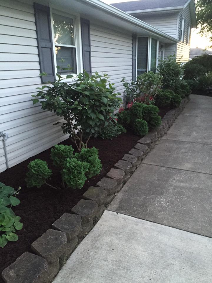Garden Beside The House — Alliance, OH — Delmoro Landscaping
