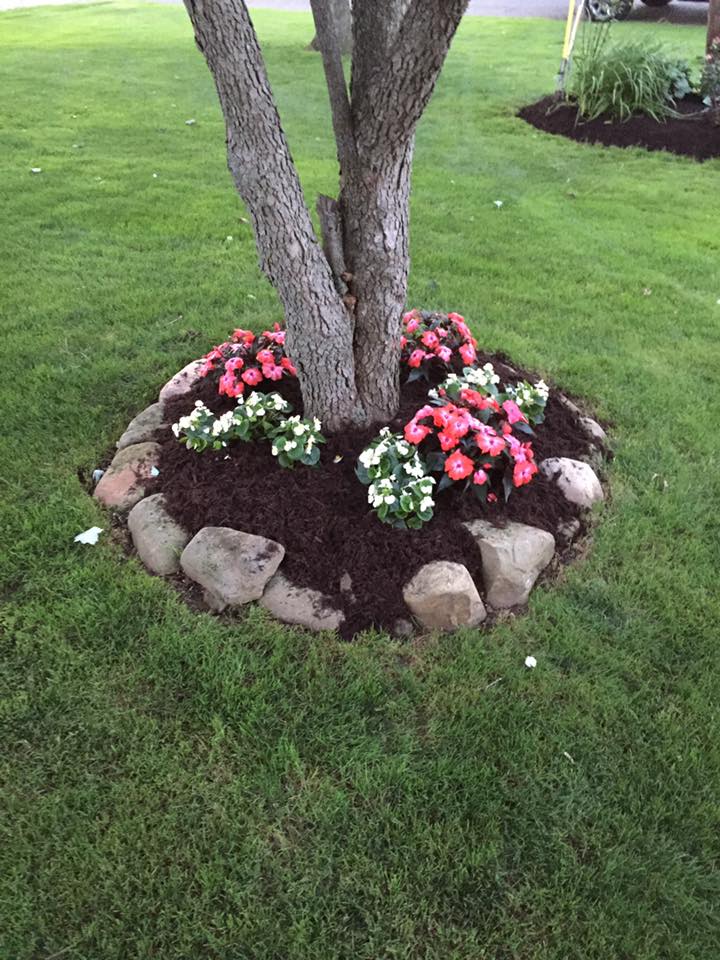 Mulch Installation — Alliance, OH — Delmoro Landscaping