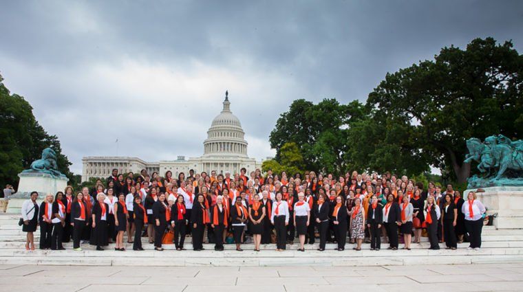 a large group of people are posing for a picture in front of the capitol building