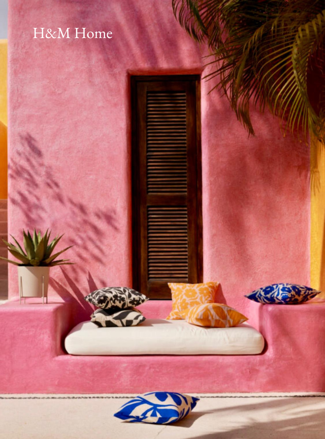 Lovely pink setup from H&M Home. Pink rendered walls, cushions and plants.