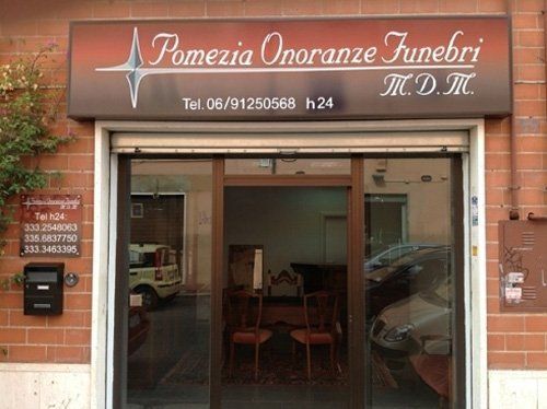 Entrata dell'agenzia Pomezia Onoranze Funebri