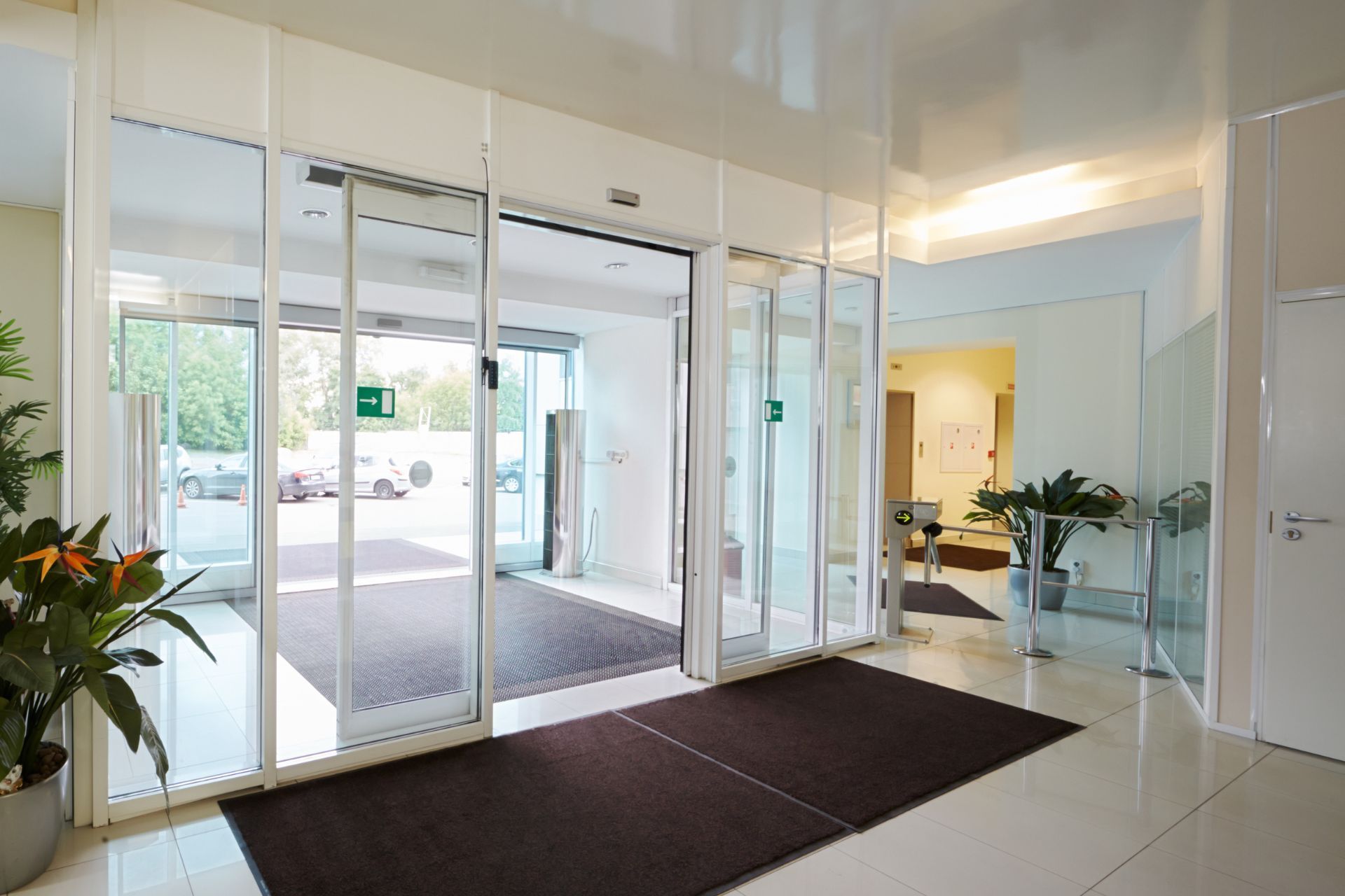 3 Benefits of Automatic Doors for Senior Care Facilities