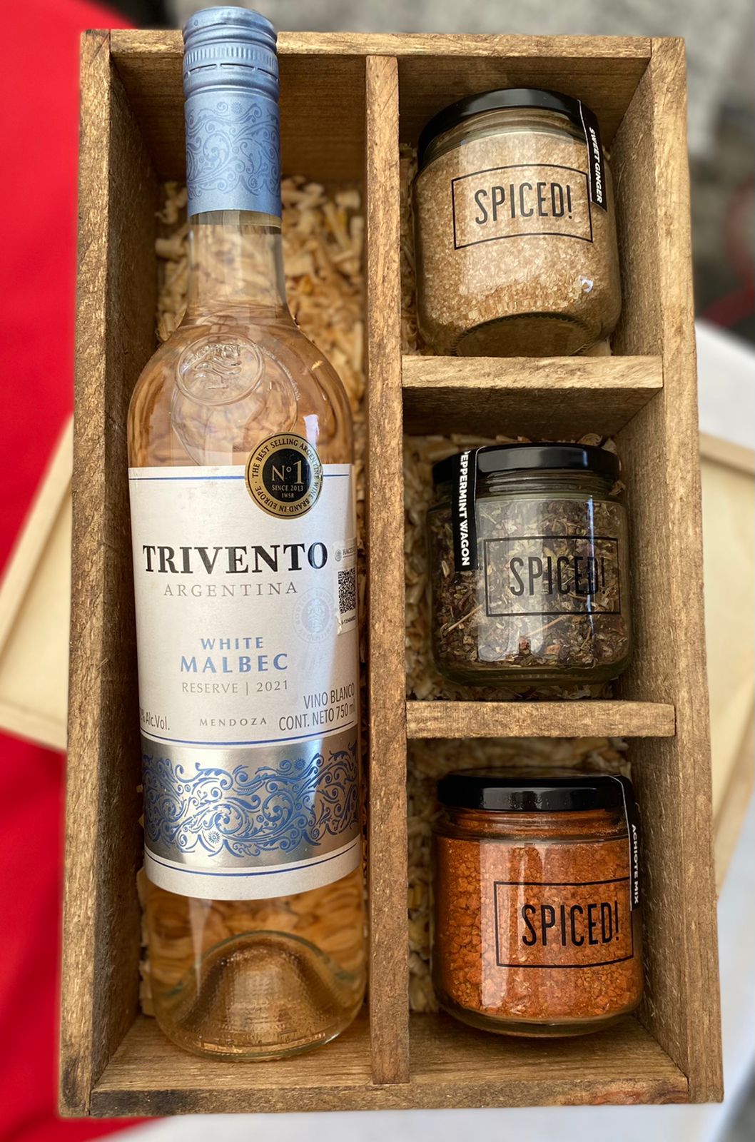 Caja con Vino y 3 Mezclas de Especias | Spiced México