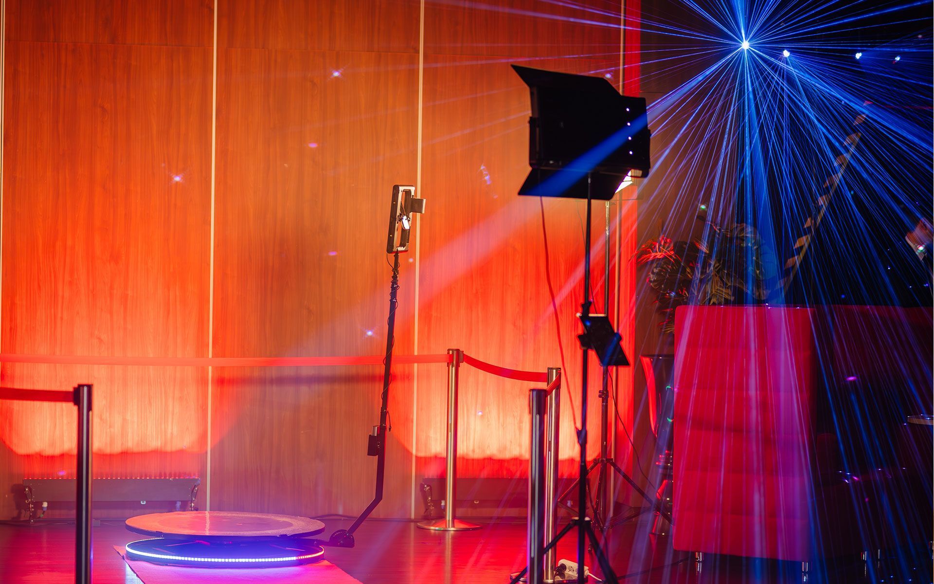 A room with a lot of lights and a camera on a stand.