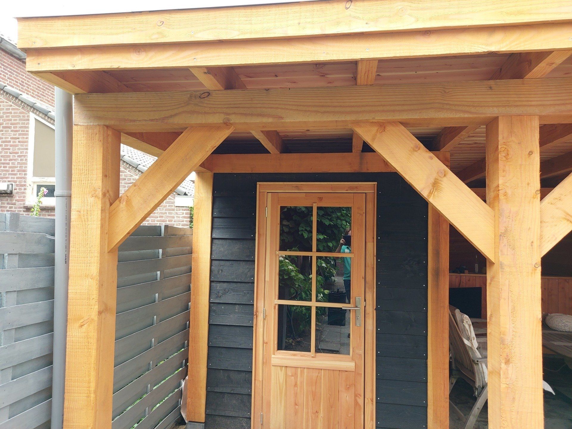 Schuur met zweeds rabat en overstek