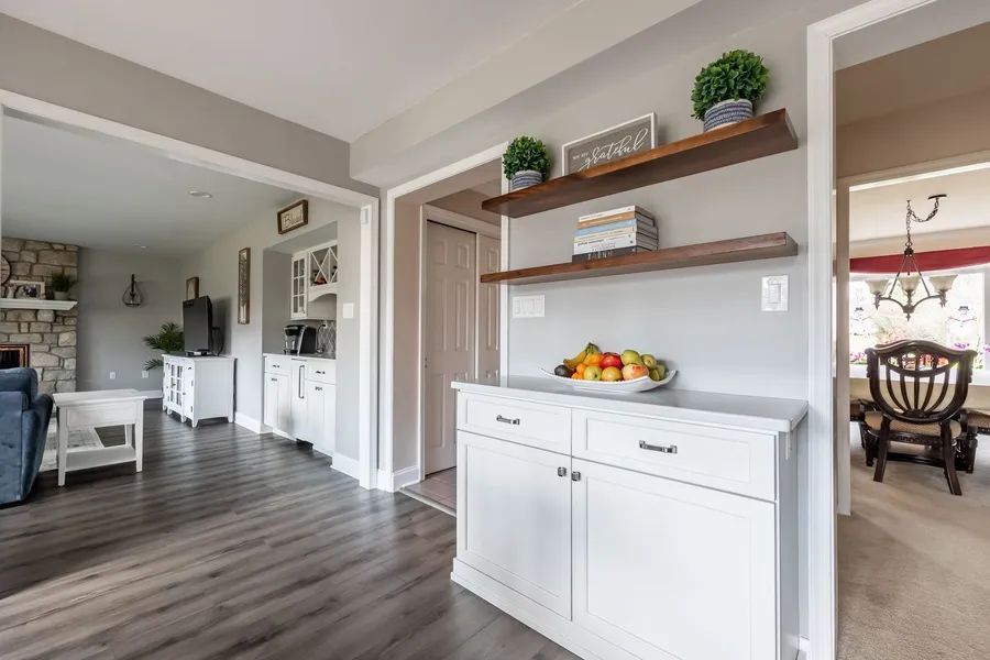 There is a bowl of fruit on the counter in the middle of the room.