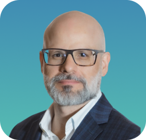 Homem careca, de óculos, barba grisalha, de paletó. Fundo gradiente azul-esverdeado.