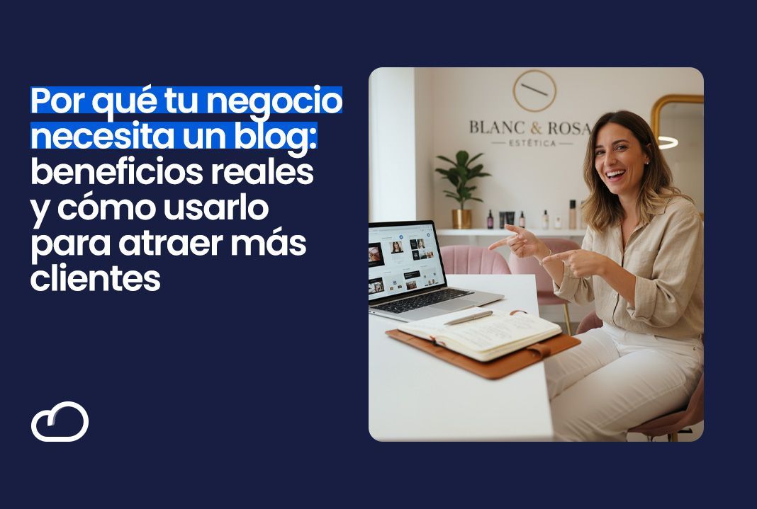 Mujer sonriendo con portátil y libreta. Texto: Por qué tu empresa necesita un blog.