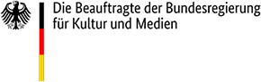 Logo des Beauftragten der Bundesregierung für Kultur und Medien; zeigt einen schwarzen Adler, die deutsche Flagge und Text.