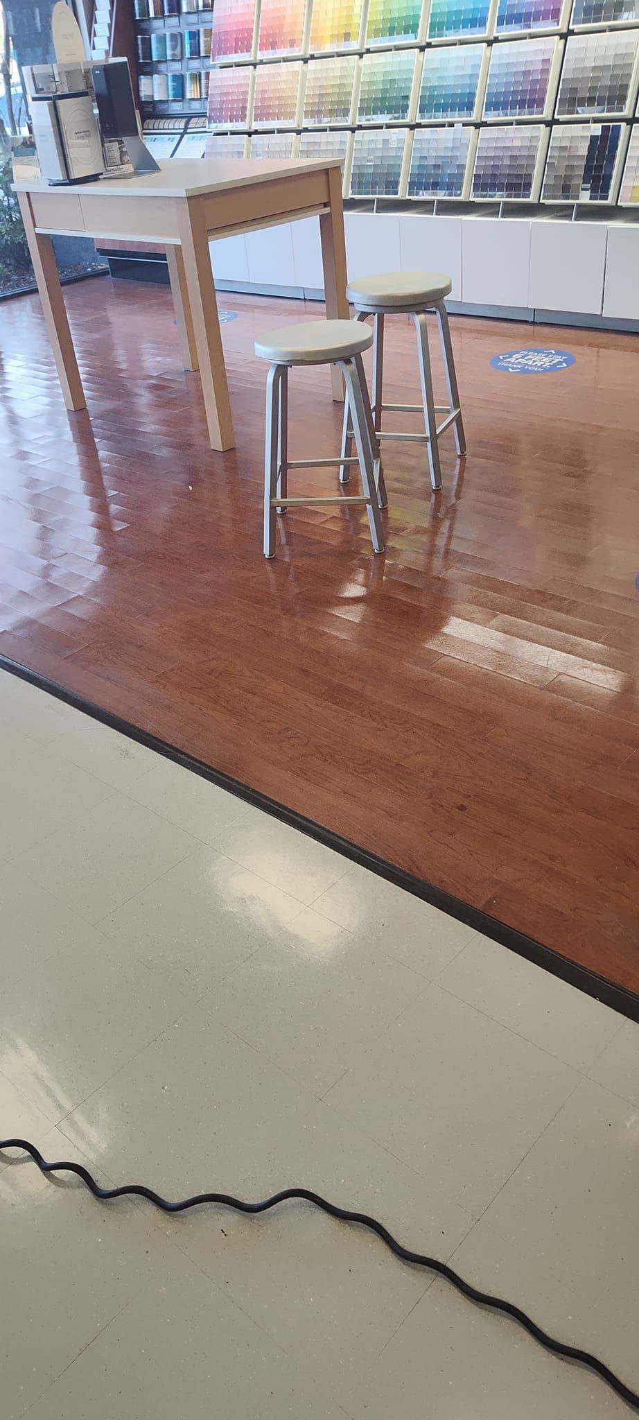 A vacuum cleaner is sitting on top of a rug.