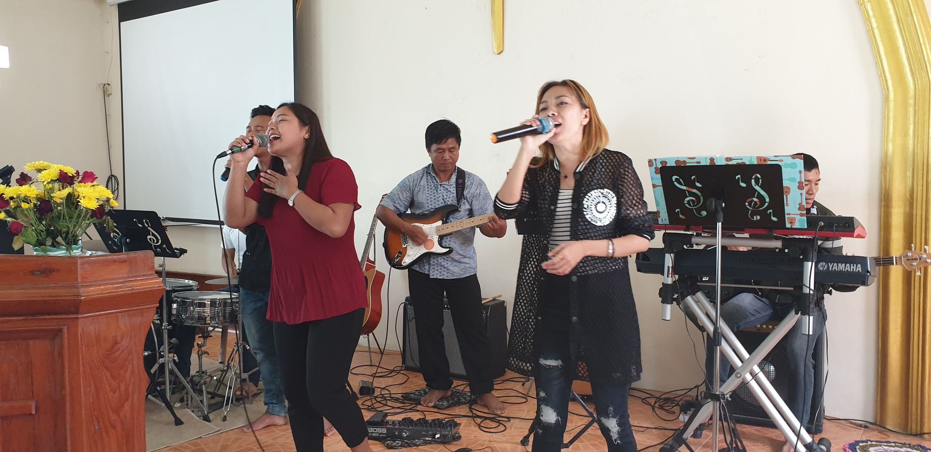 Thailand mission - Young people praise worship