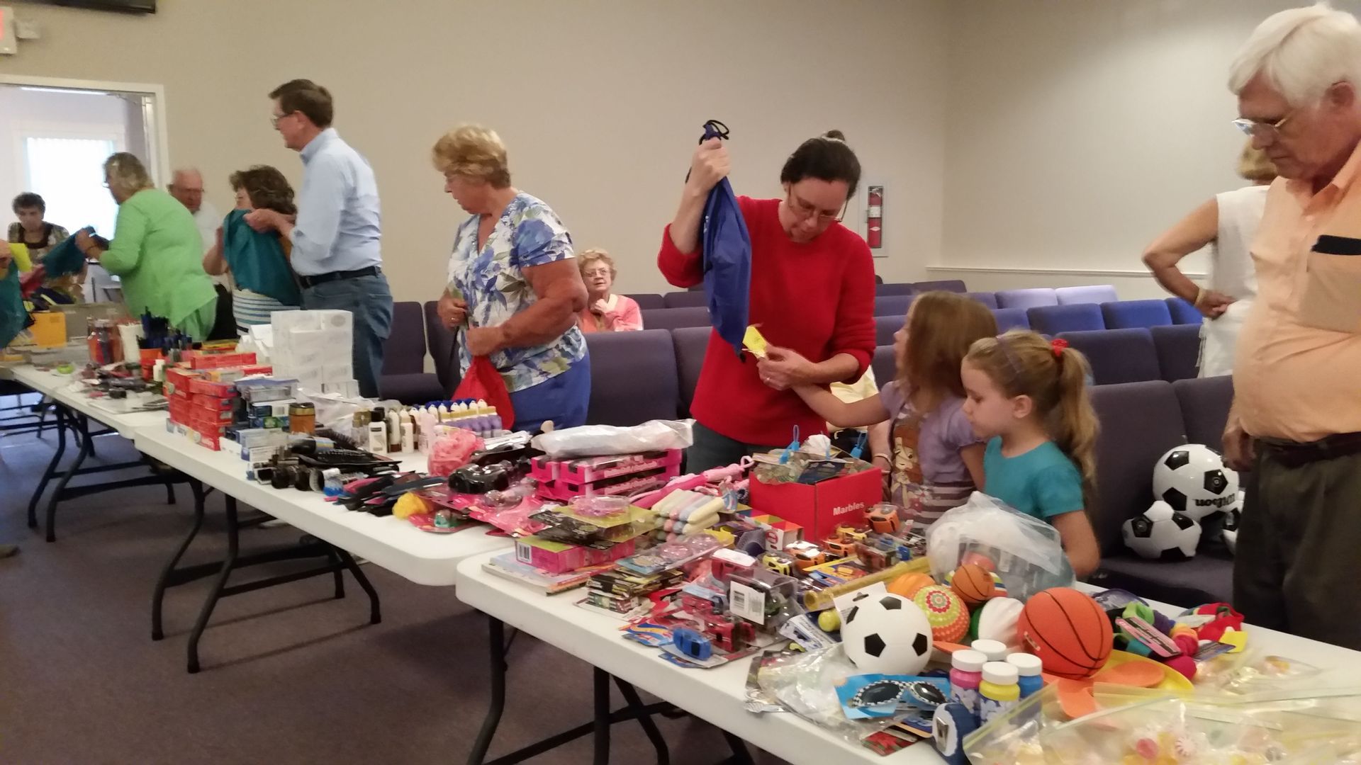 fcc-members-begin-to-pack-haitian-christmas-bags_