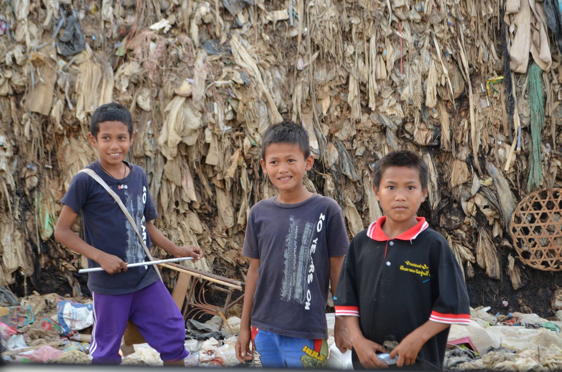 mae-sot-trash-camp-boys