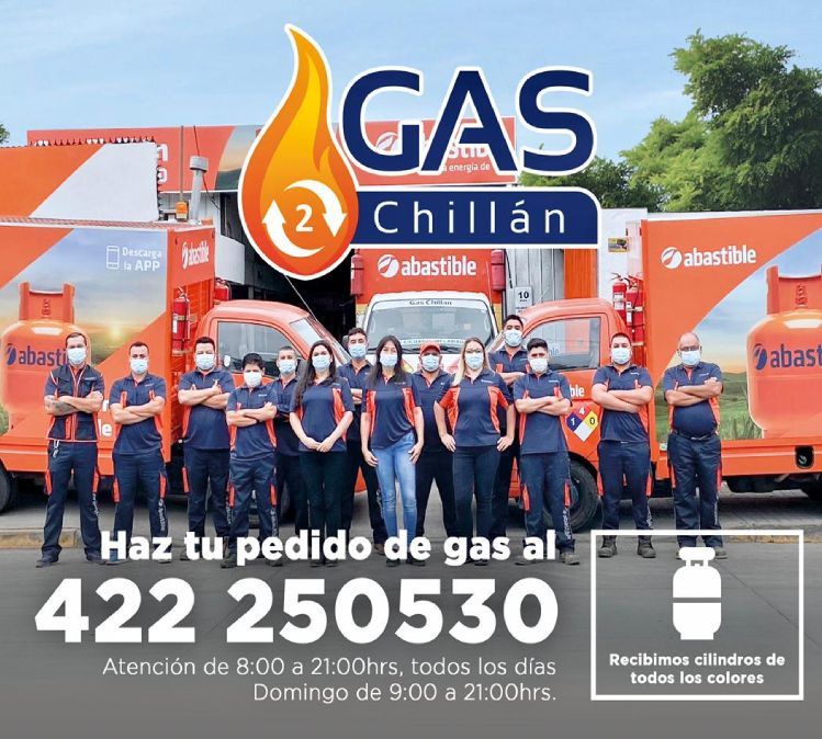 Un grupo de personas de pie frente a un camión de gas.