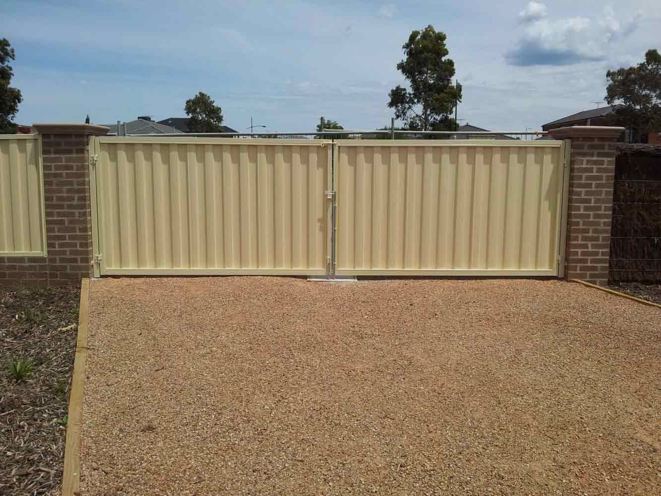 Residential Gate — Bacchus Marsh, VIC — Metro Fencing & Gates P/L