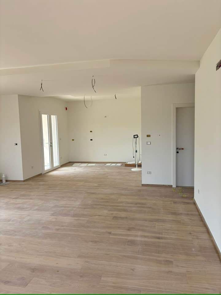 Posa di pavimenti interni