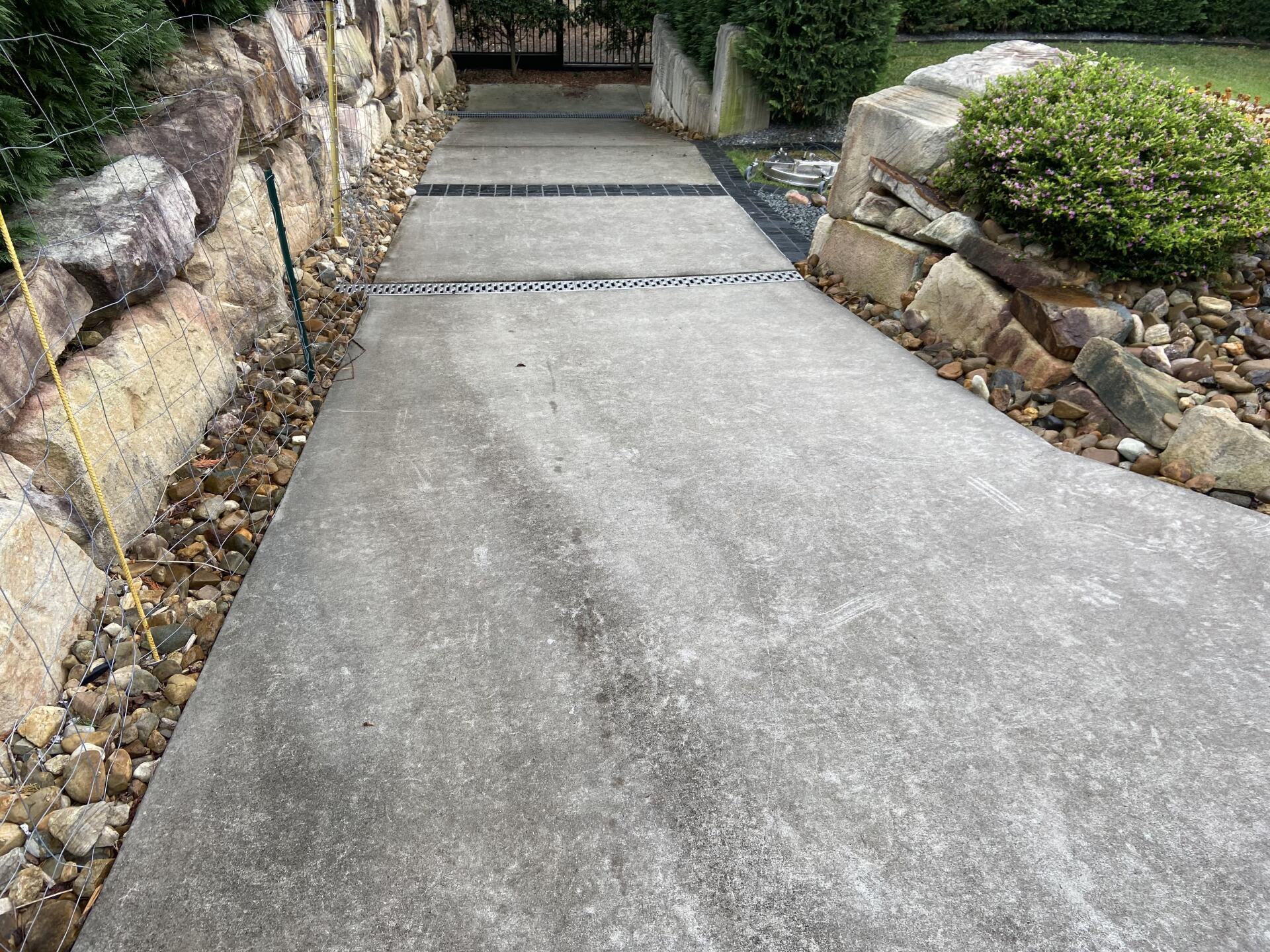 an image of a dirty driveway in need of more gold coast pressure cleaning