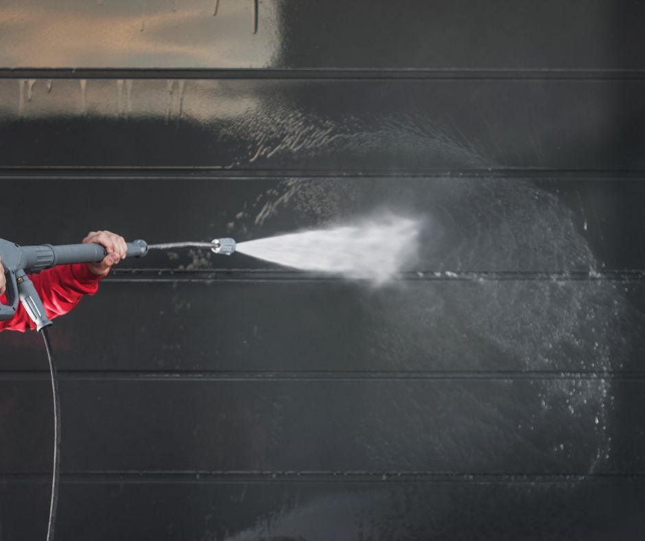 pressure washing a house siding