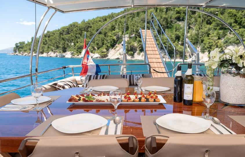 Things You Can’t Miss on Yacht Charter