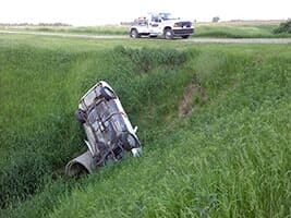 Tow truck preparing to retrieve car from ditch — Car towing services in Mankato, MN